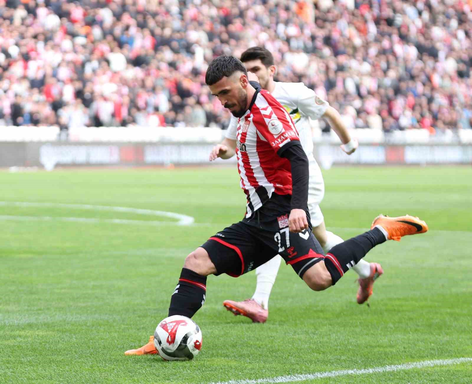 Trendyol 1. Lig: Özbelsan Sivasspor: 1 - Esenler Erokspor: 3
