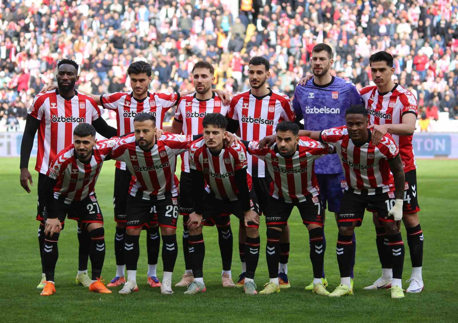 Trendyol 1. Lig: Özbelsan Sivasspor: 1 - Esenler Erokspor: 3
