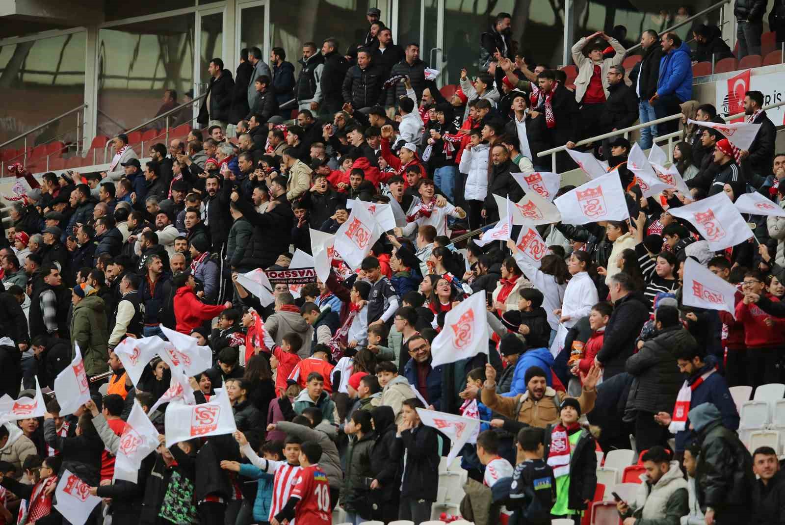 Trendyol 1. Lig: Özbelsan Sivasspor: 3 - Vanspor FK: 3
