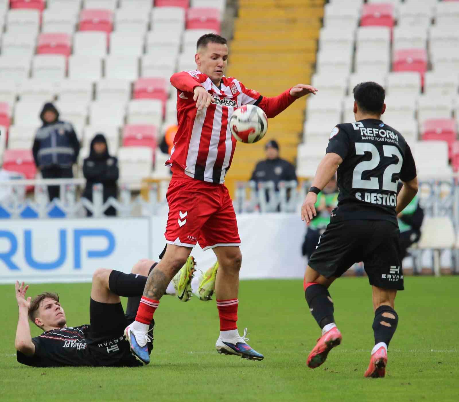 Trendyol 1. Lig: Özbelsan Sivasspor: 3 - Vanspor FK: 3
