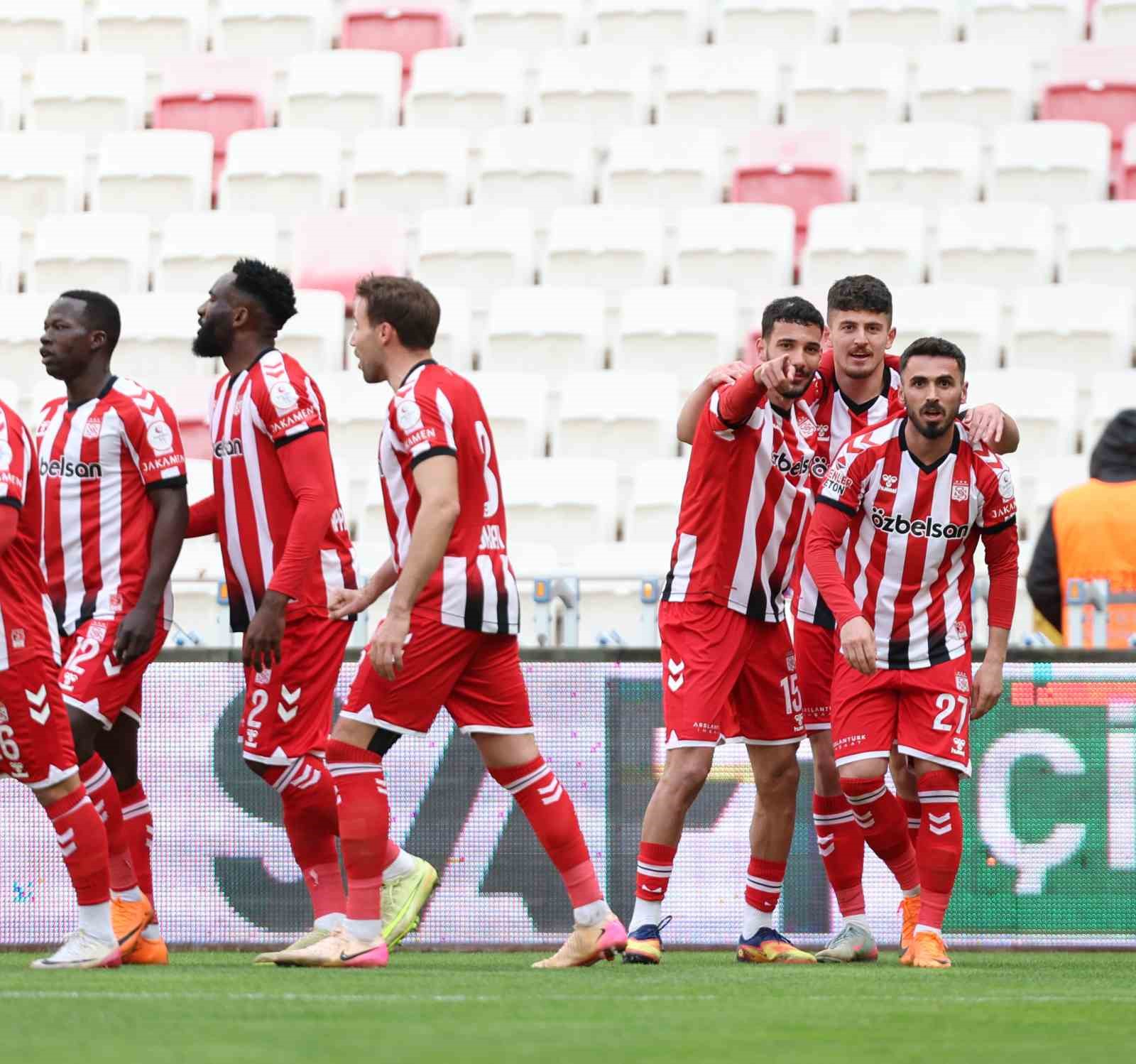 Trendyol 1. Lig: Özbelsan Sivasspor: 4 - Sakaryaspor: 1
