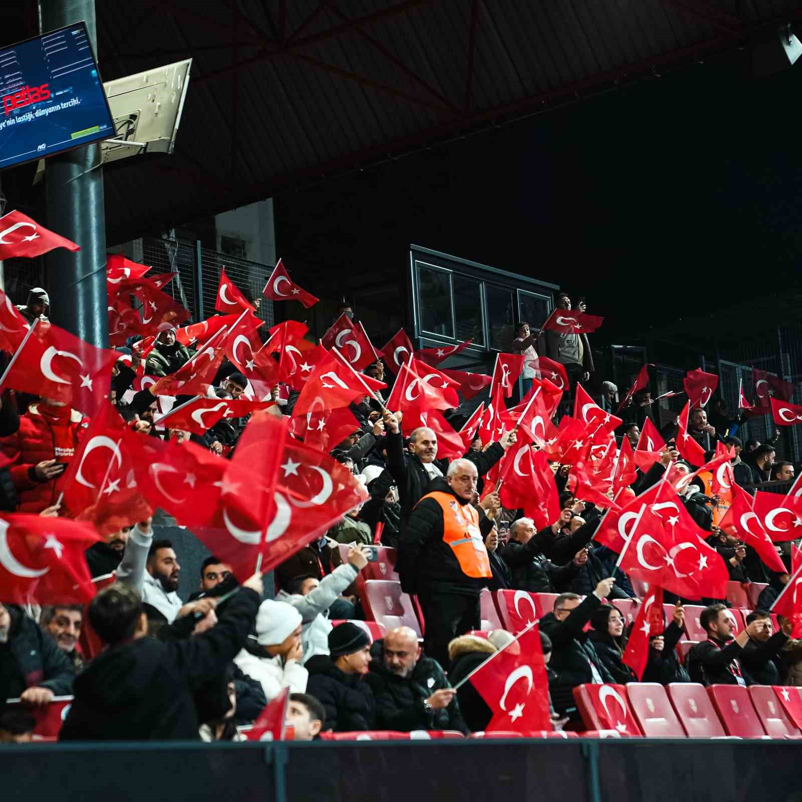 Trendyol 1. Lig: Pendikspor: 1 - Erzurumspor FK: 2
Trendyol 1. Lig: Pendikspor: 1 - Erzurumspor FK: 2
