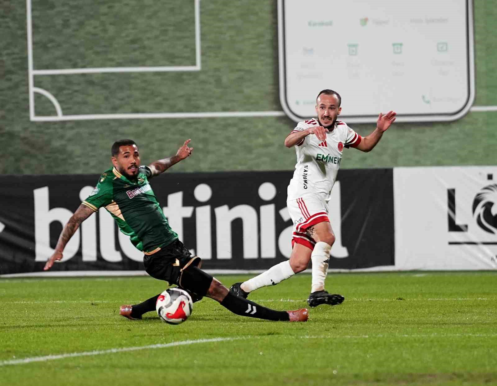 Trendyol 1. Lig: Ümraniyespor: 2 - Sakaryaspor: 0
