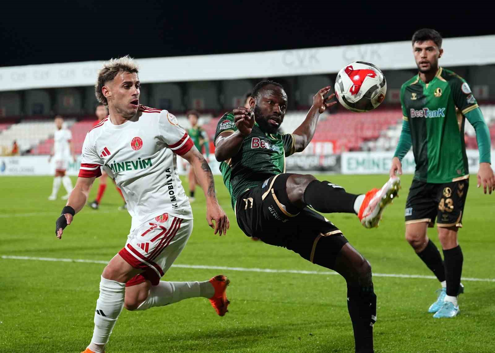 Trendyol 1. Lig: Ümraniyespor: 2 - Sakaryaspor: 0
