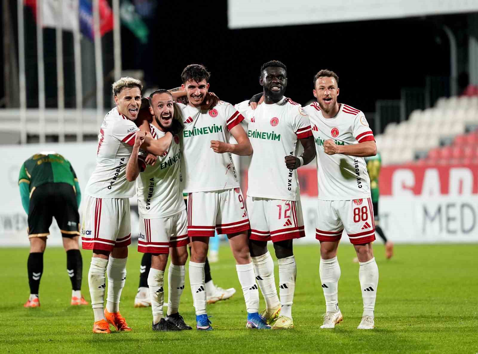 Trendyol 1. Lig: Ümraniyespor: 2 - Sakaryaspor: 0
