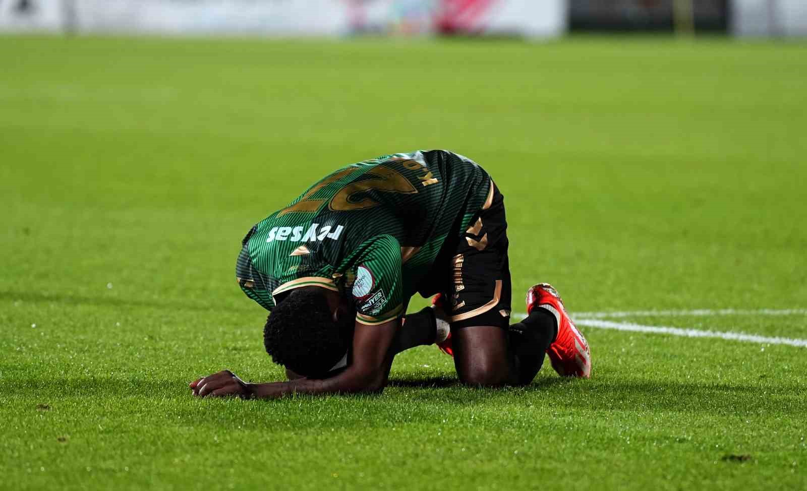 Trendyol 1. Lig: Ümraniyespor: 2 - Sakaryaspor: 0
