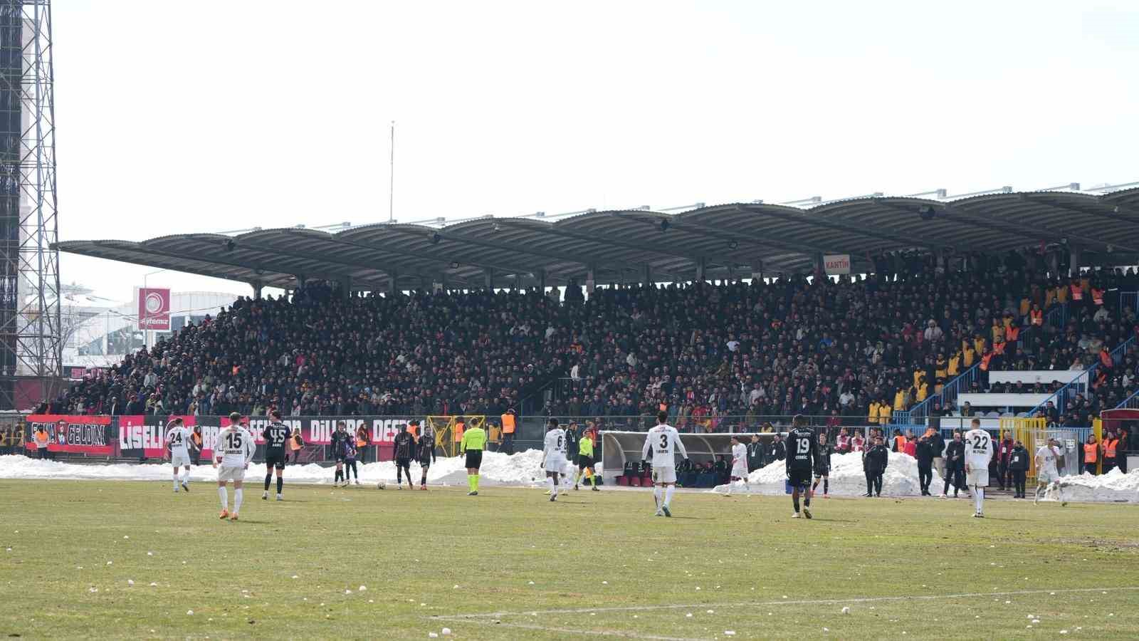 Trendyol 1. Lig: Vanspor FK: 0 - Erzurumspor FK: 3
Trendyol 1. Lig: Vanspor FK: 0 - Erzurumspor FK: 3