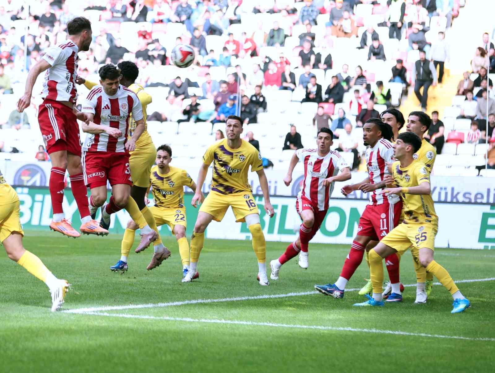 Trendyol Süper Lig: Antalyaspor: 0 - Eyüpspor: 0 (İlk yarı)
