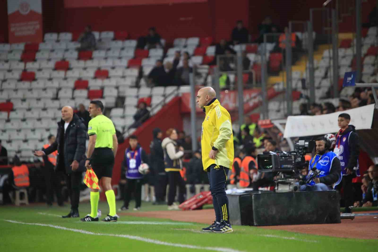Trendyol Süper Lig: Antalyaspor: 0 - Fenerbahçe: 0 (Maç devam ediyor)
