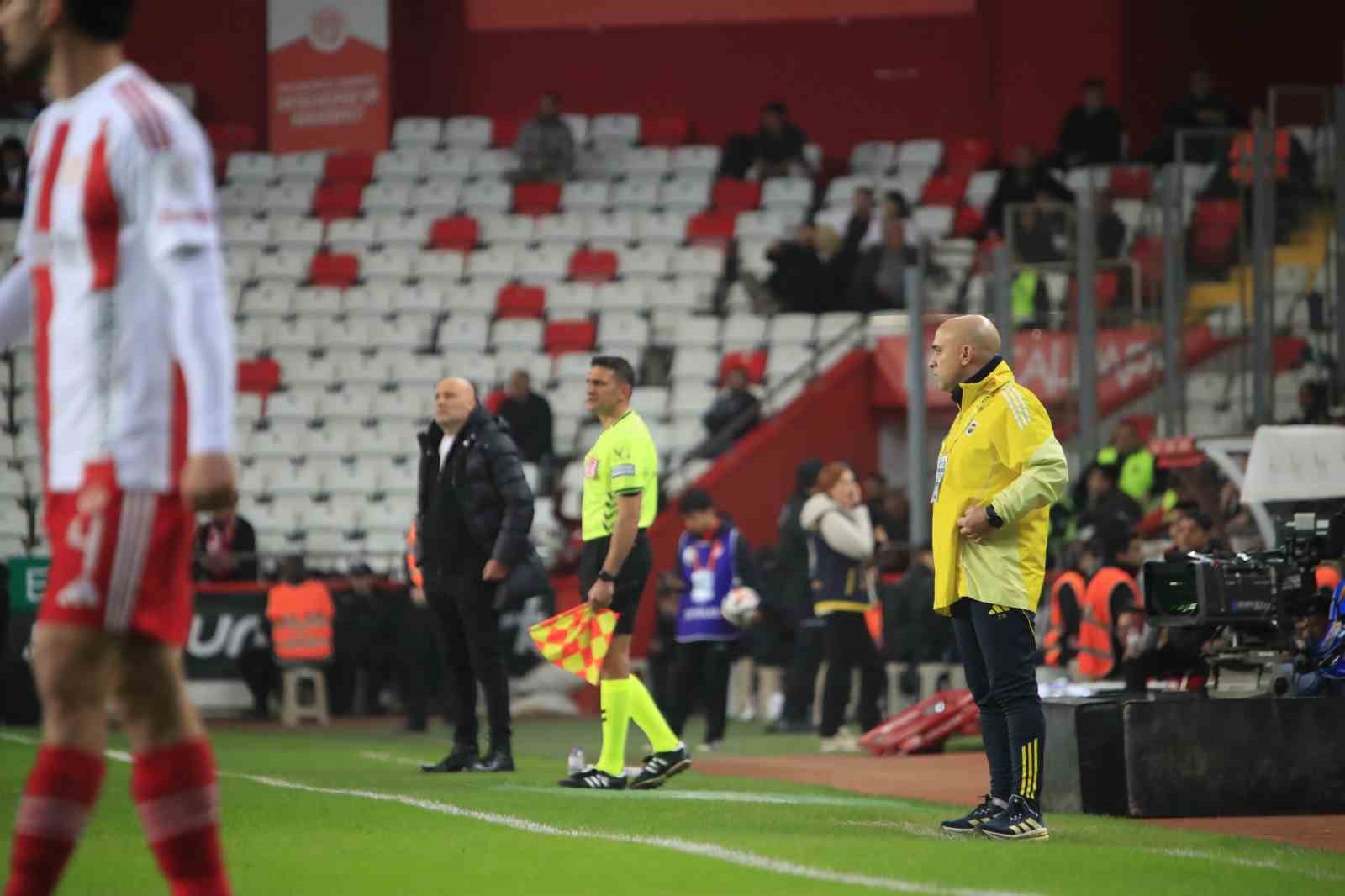 Trendyol Süper Lig: Antalyaspor: 0 - Fenerbahçe: 0 (Maç devam ediyor)
