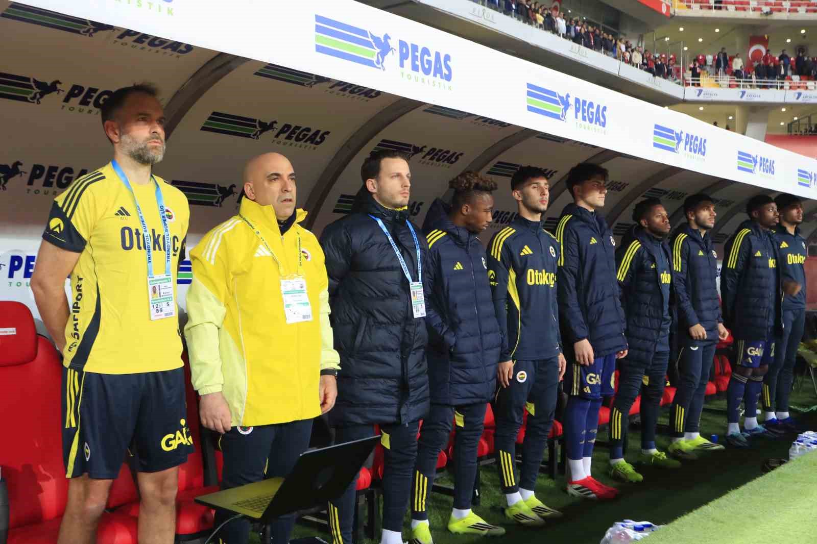 Trendyol Süper Lig: Antalyaspor: 0 - Fenerbahçe: 0 (Maç devam ediyor)
