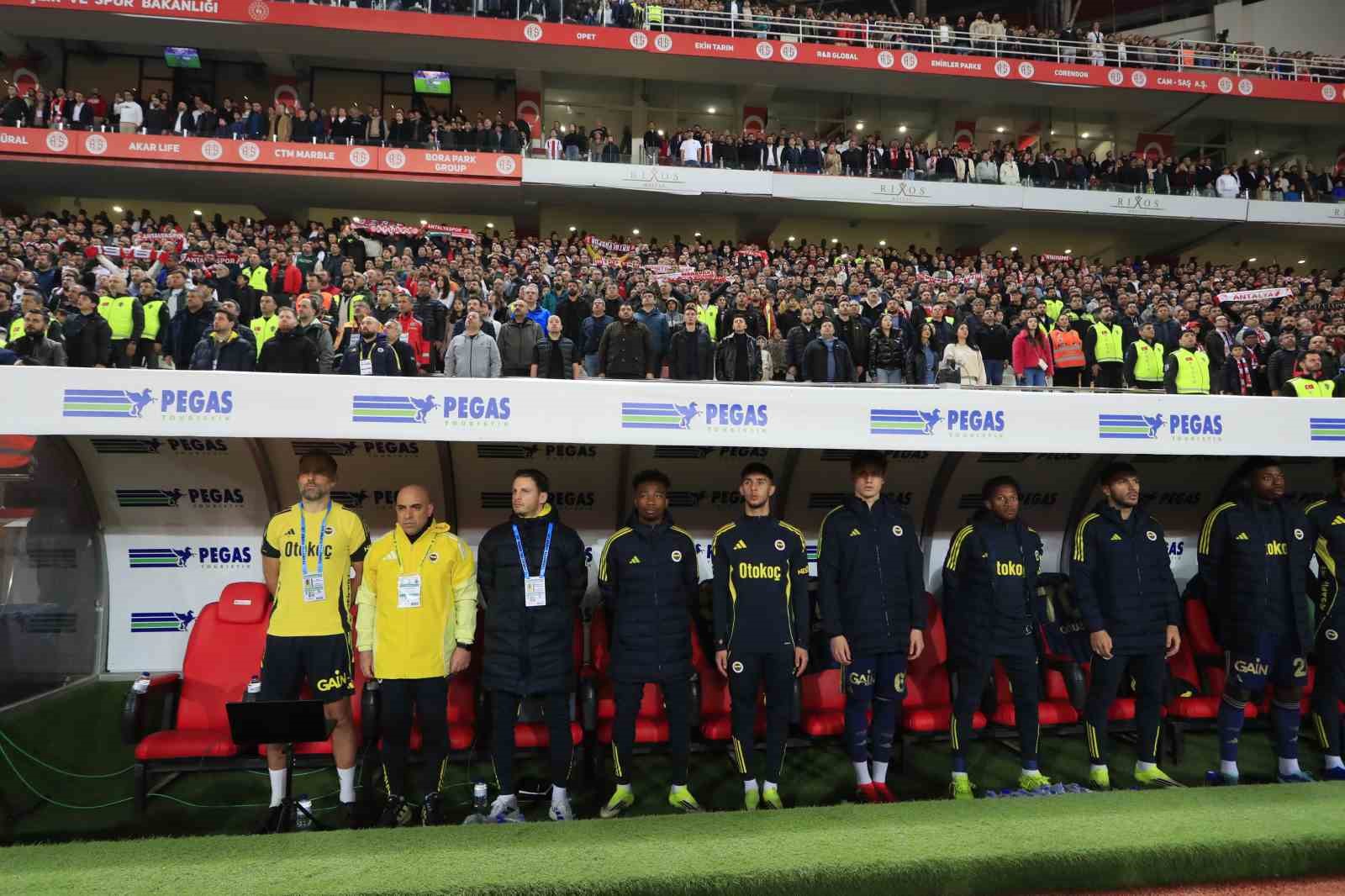 Trendyol Süper Lig: Antalyaspor: 0 - Fenerbahçe: 0 (Maç devam ediyor)
