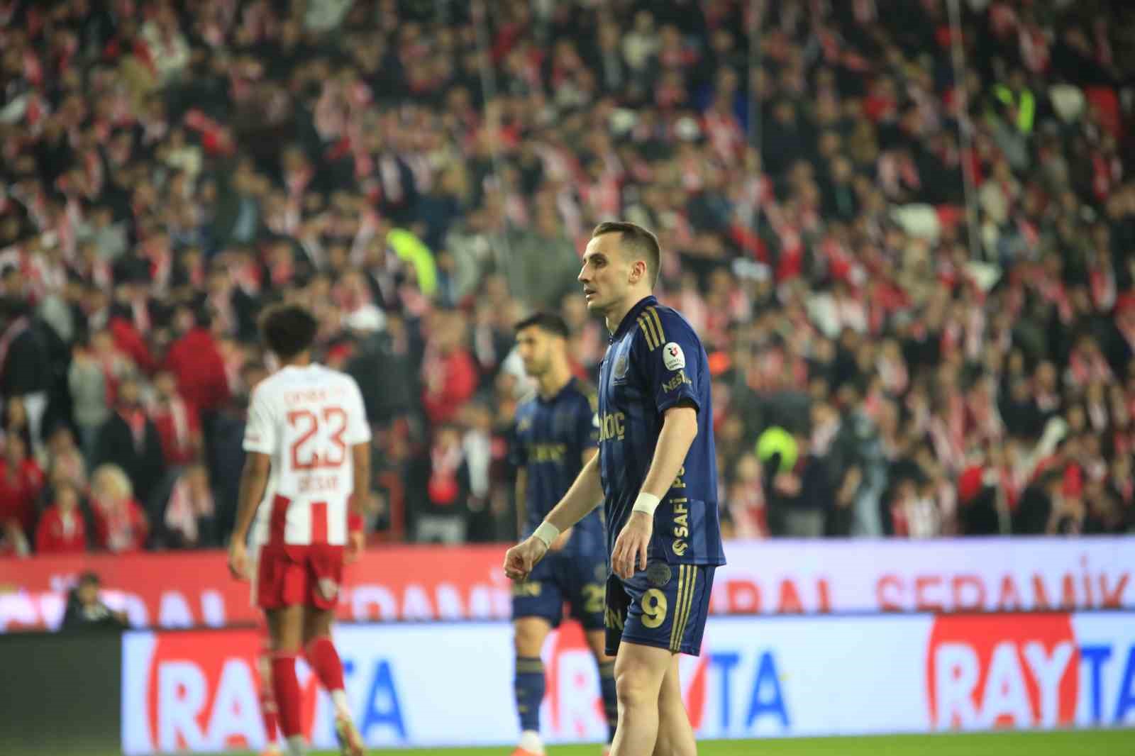 Trendyol Süper Lig: Antalyaspor: 0 - Fenerbahçe: 0 (Maç devam ediyor)
