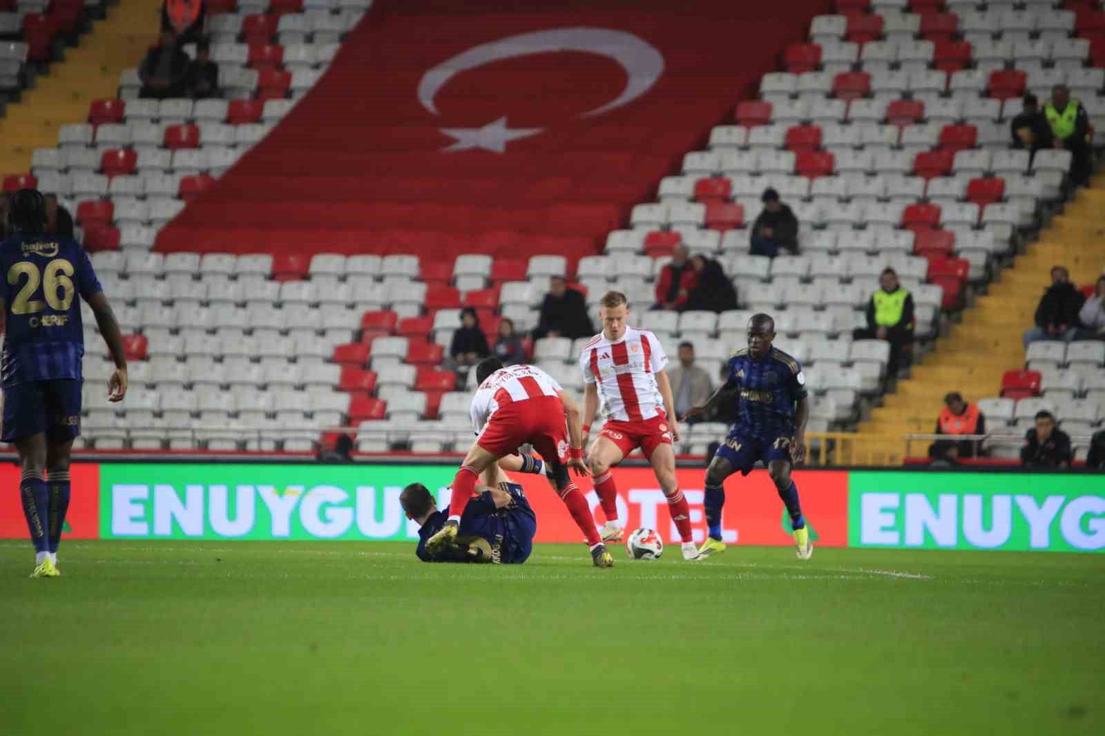 Trendyol Süper Lig: Antalyaspor: 0 - Fenerbahçe: 0 (Maç devam ediyor)
