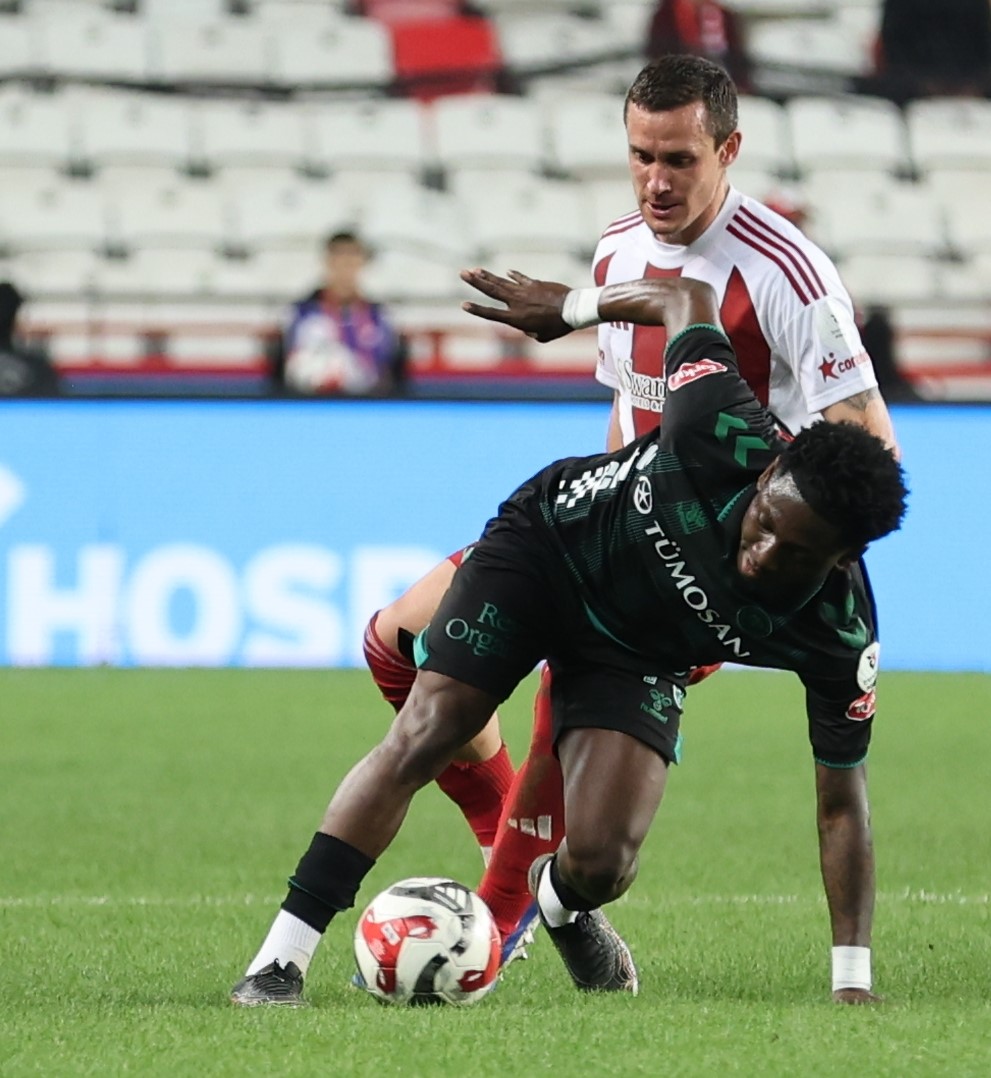 Trendyol Süper Lig: Antalyaspor: 0 - Konyaspor: 0 (İlk yarı)
