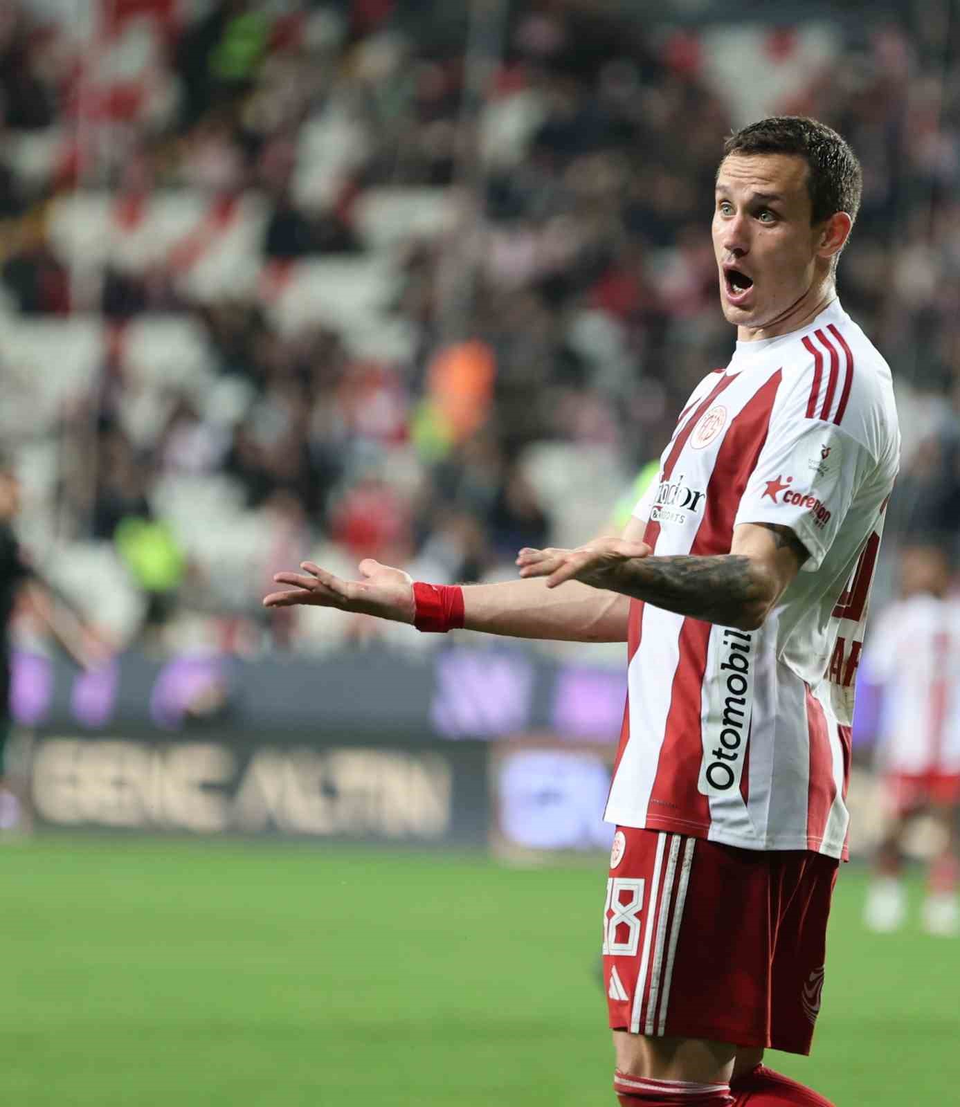 Trendyol Süper Lig: Antalyaspor: 0 - Konyaspor: 0 (İlk yarı)
