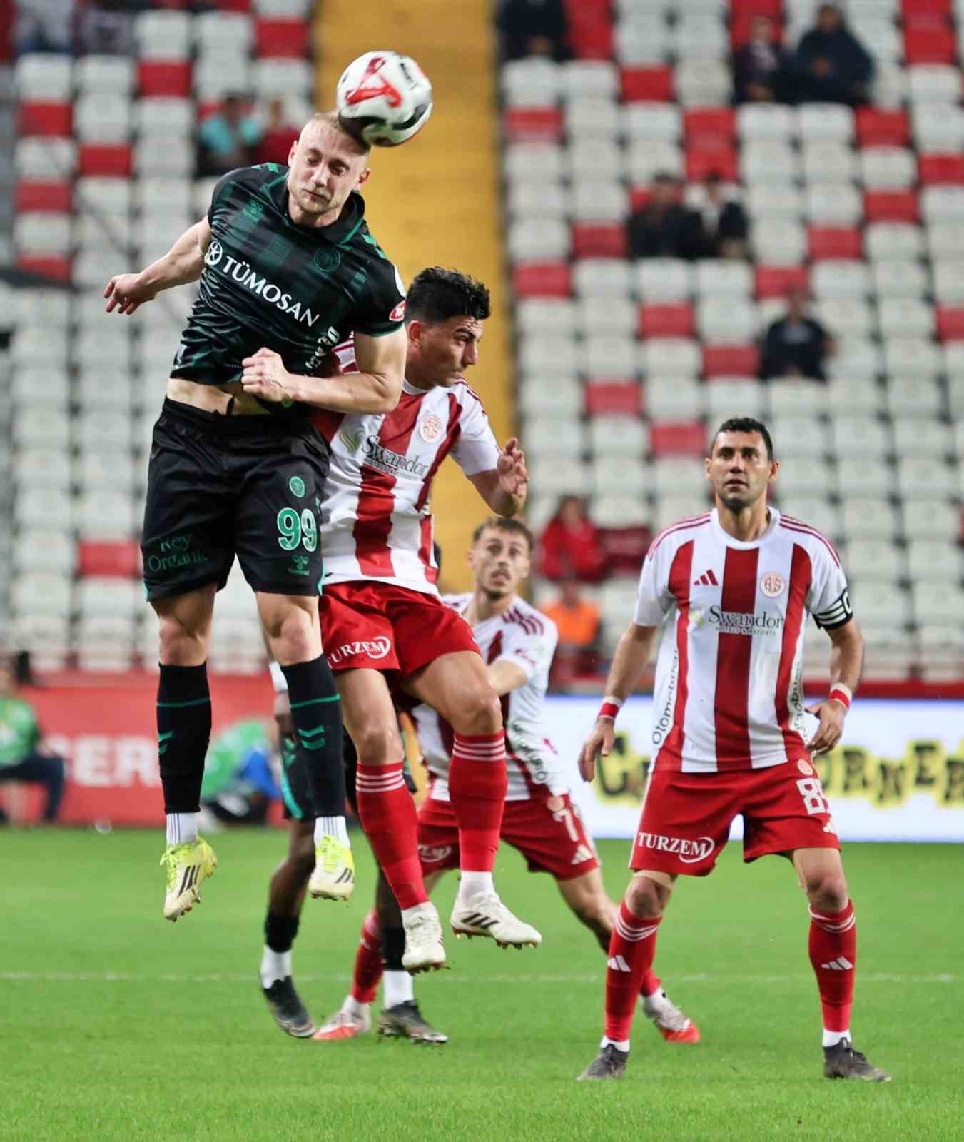 Trendyol Süper Lig: Antalyaspor: 0 - Konyaspor: 0 (İlk yarı)
