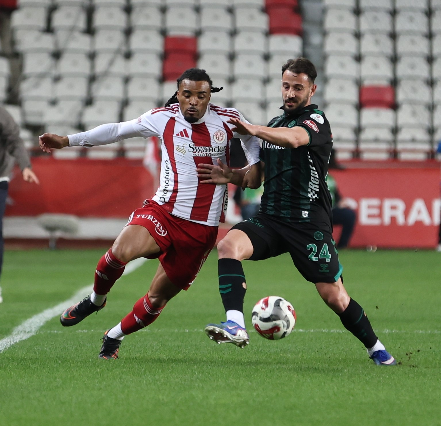 Trendyol Süper Lig: Antalyaspor: 0 - Konyaspor: 0 (İlk yarı)
