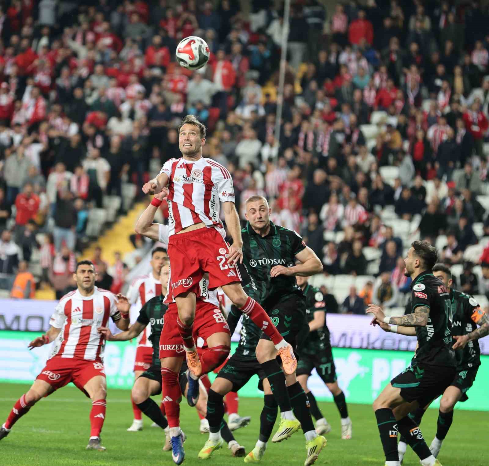 Trendyol Süper Lig: Antalyaspor: 0 - Konyaspor: 0 (İlk yarı)

