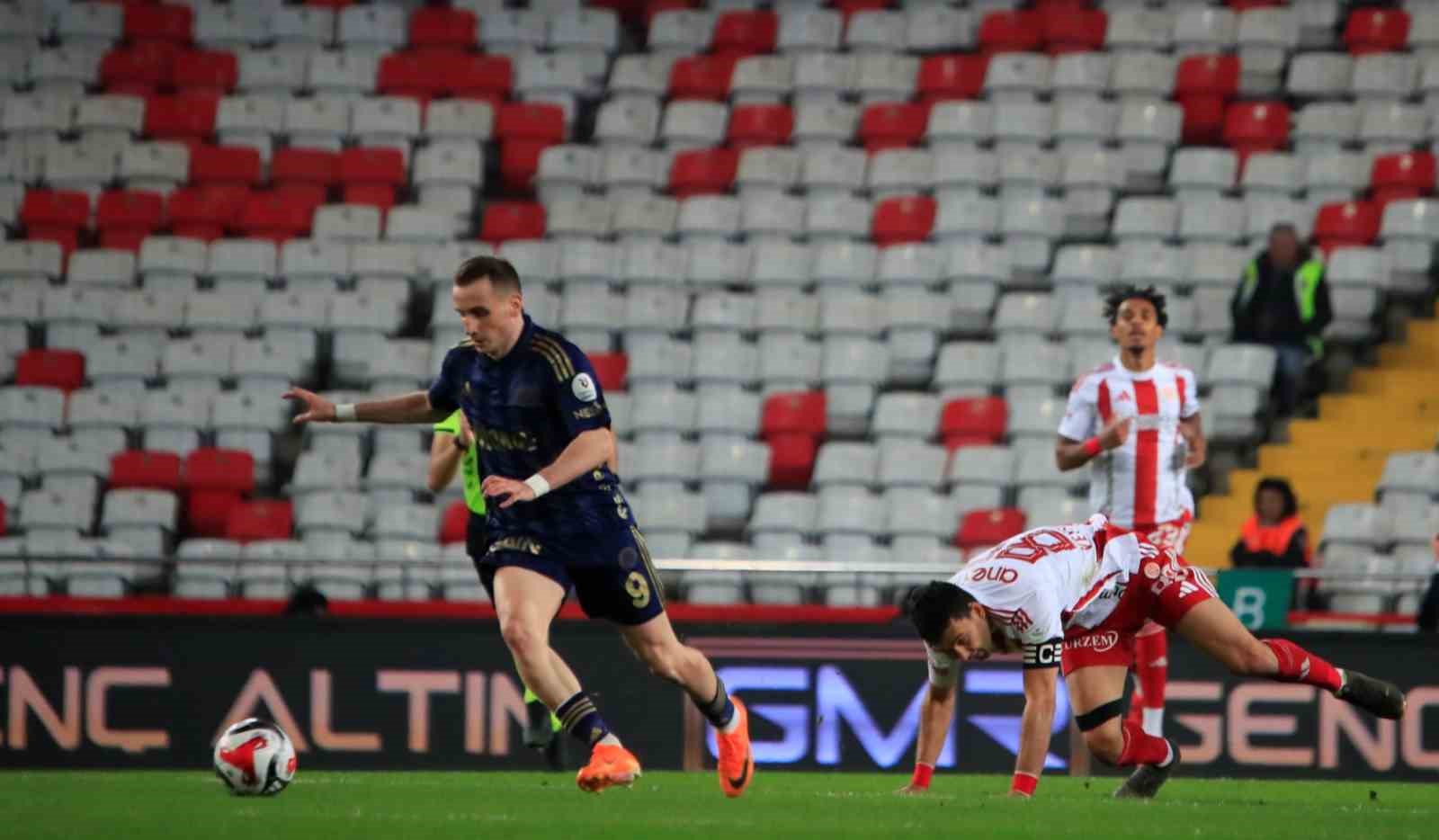 Trendyol Süper Lig: Antalyaspor: 1 - Fenerbahçe: 0 (İlk yarı)
Trendyol Süper Lig: Antalyaspor: 1 - Fenerbahçe: 0 (İlk yarı)