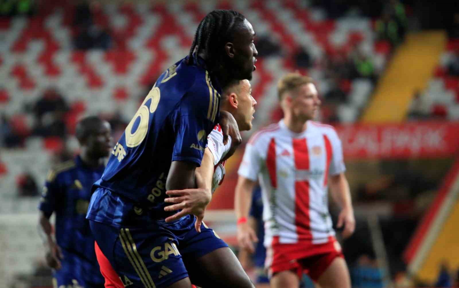 Trendyol Süper Lig: Antalyaspor: 1 - Fenerbahçe: 0 (İlk yarı)
Trendyol Süper Lig: Antalyaspor: 1 - Fenerbahçe: 0 (İlk yarı)