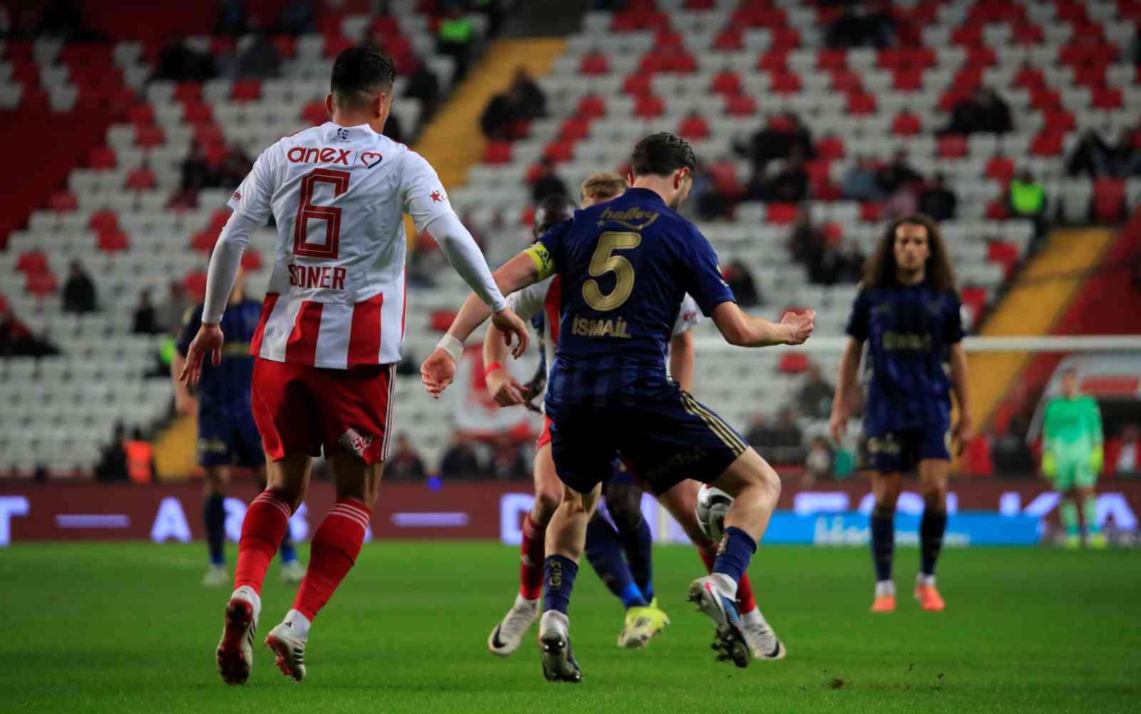 Trendyol Süper Lig: Antalyaspor: 1 - Fenerbahçe: 0 (İlk yarı)
Trendyol Süper Lig: Antalyaspor: 1 - Fenerbahçe: 0 (İlk yarı)