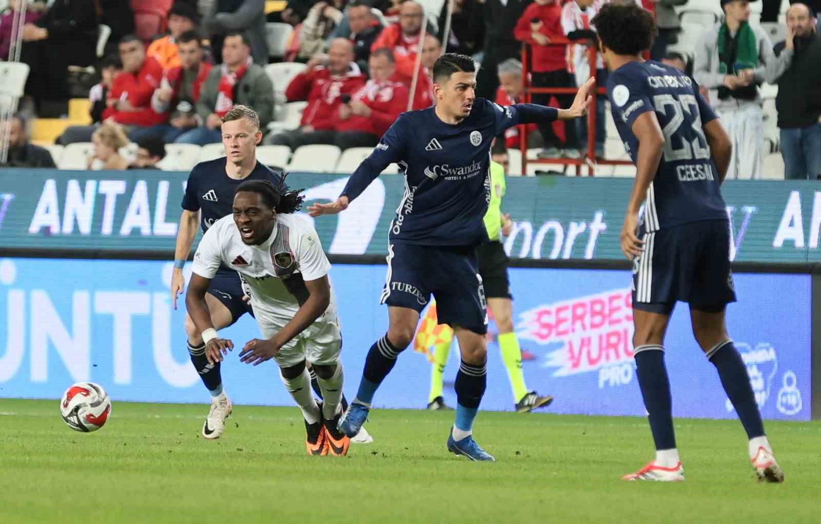 Trendyol Süper Lig: Antalyaspor: 1 - Gaziantep FK: 4 (Maç sonucu)
