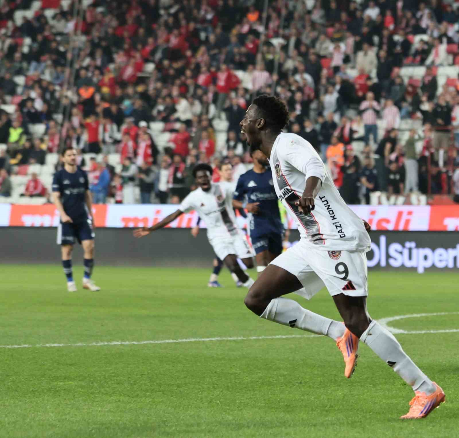 Trendyol Süper Lig: Antalyaspor: 1 - Gaziantep FK: 4 (Maç sonucu)
