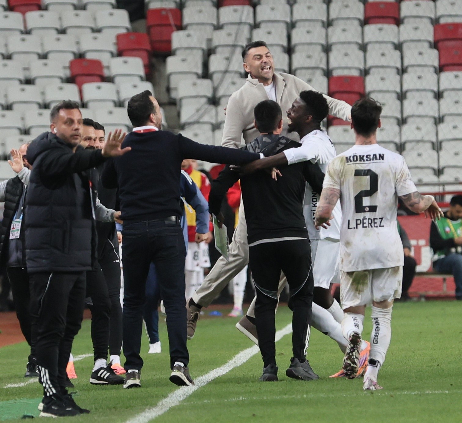 Trendyol Süper Lig: Antalyaspor: 1 - Gaziantep FK: 4 (Maç sonucu)
