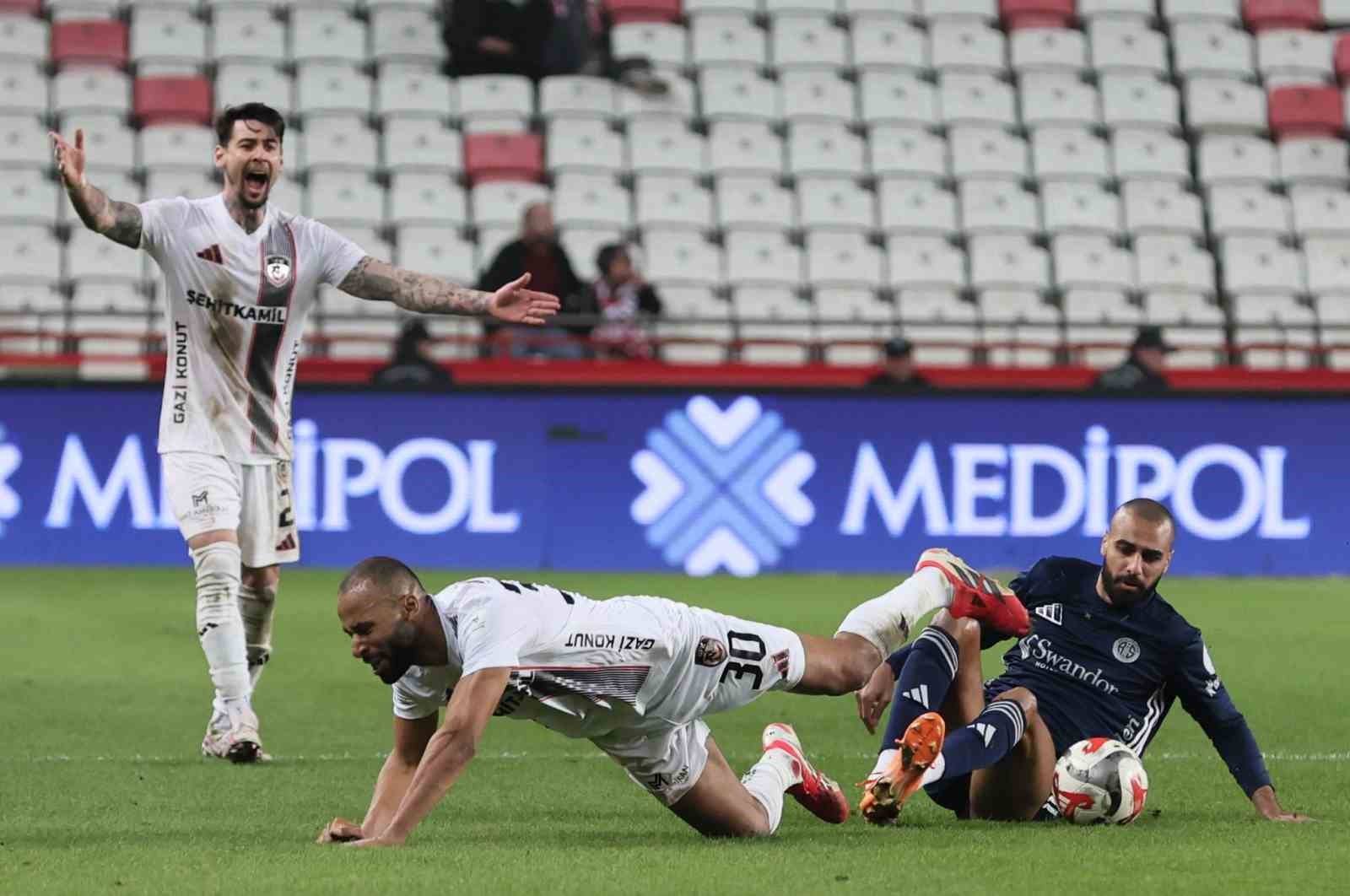 Trendyol Süper Lig: Antalyaspor: 1 - Gaziantep FK: 4 (Maç sonucu)
