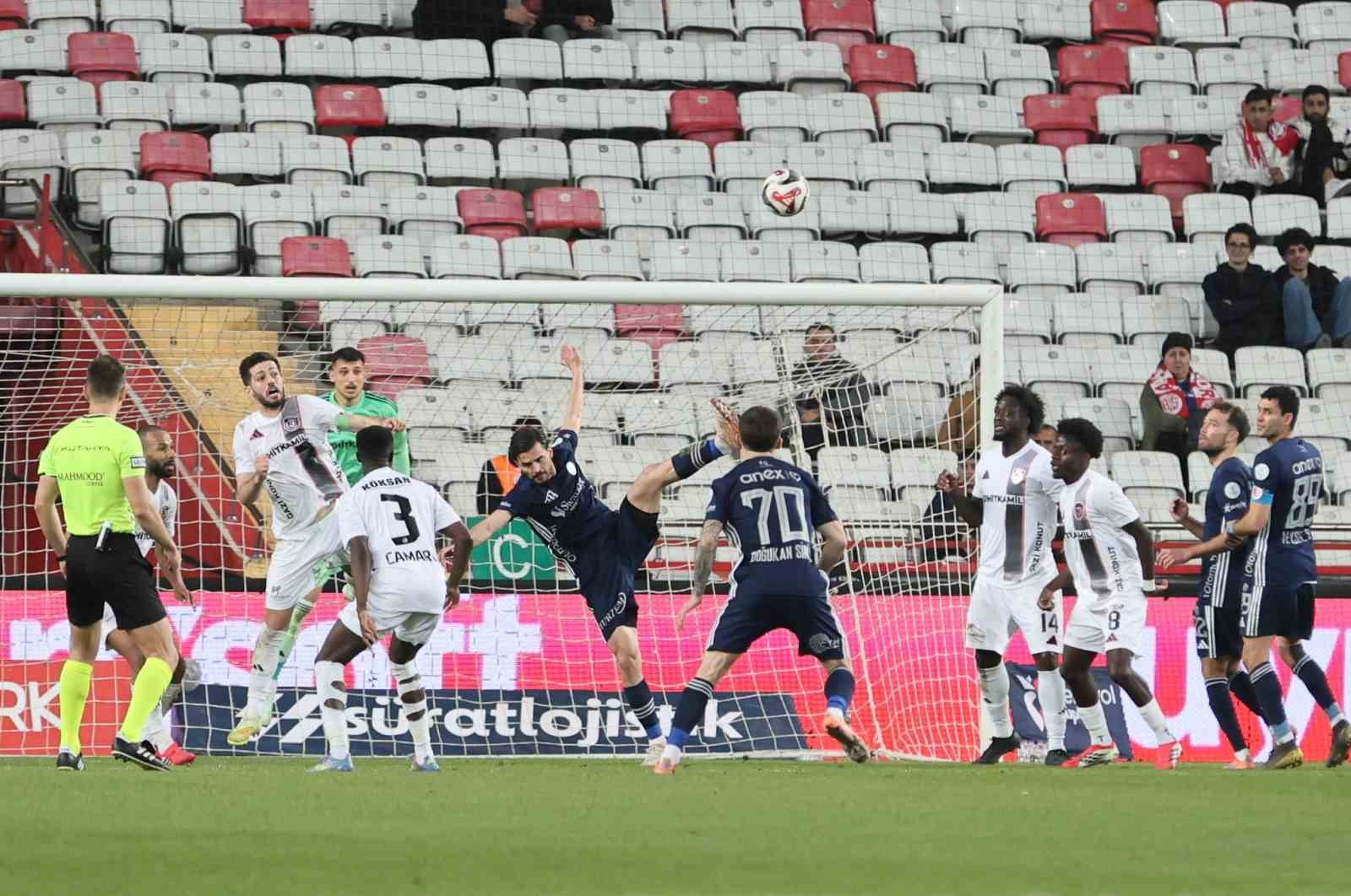 Trendyol Süper Lig: Antalyaspor: 1 - Gaziantep FK: 4 (Maç sonucu)
