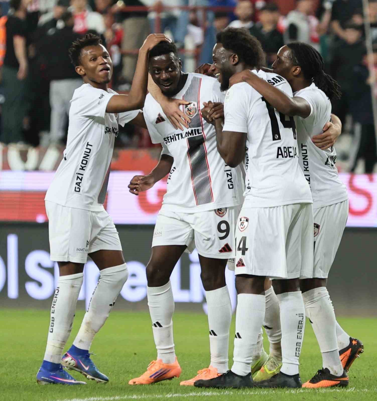 Trendyol Süper Lig: Antalyaspor: 1 - Gaziantep FK: 4 (Maç sonucu)
