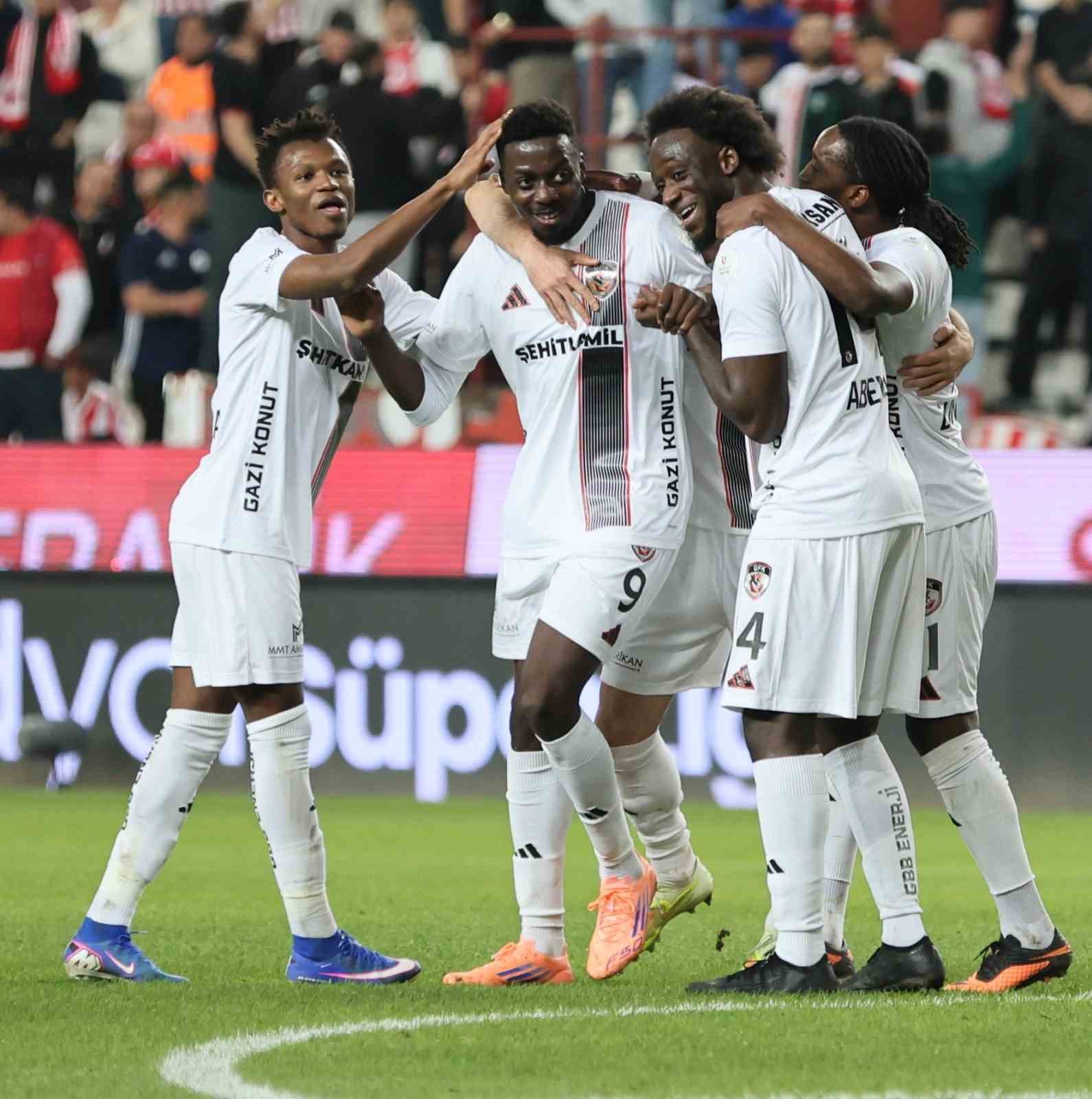 Trendyol Süper Lig: Antalyaspor: 1 - Gaziantep FK: 4 (Maç sonucu)
