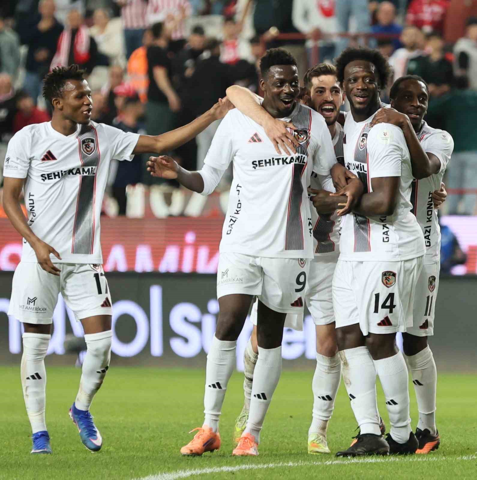 Trendyol Süper Lig: Antalyaspor: 1 - Gaziantep FK: 4 (Maç sonucu)
