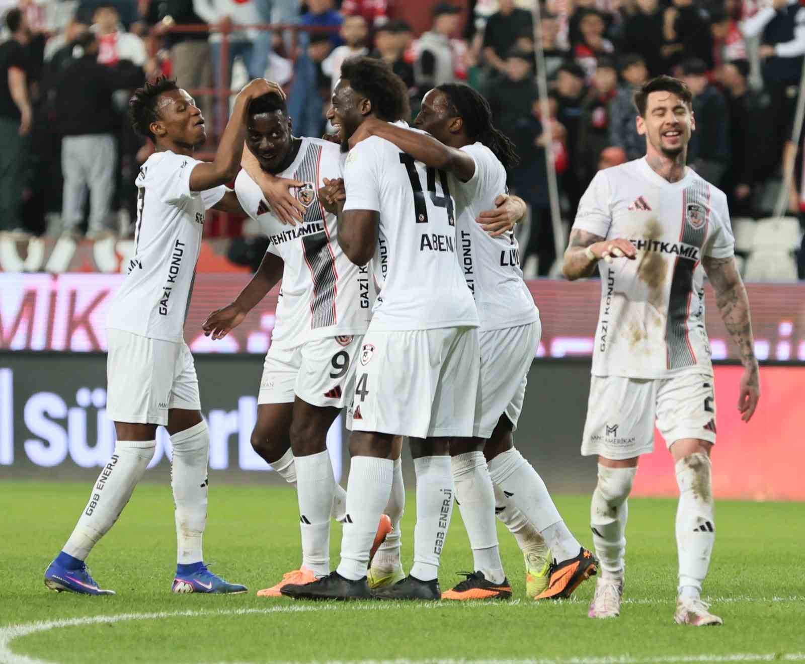 Trendyol Süper Lig: Antalyaspor: 1 - Gaziantep FK: 4 (Maç sonucu)
