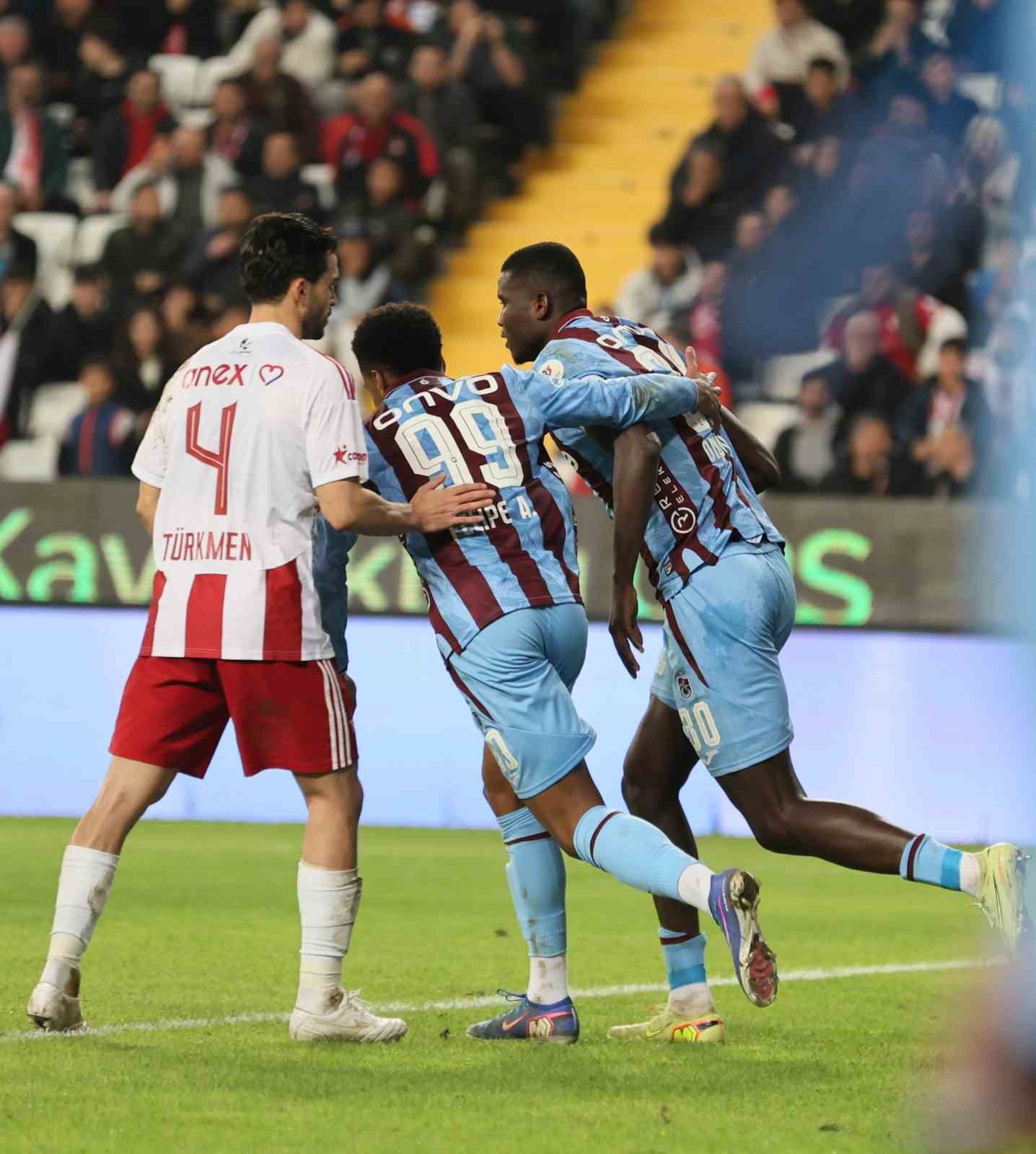 Trendyol Süper Lig: Antalyaspor: 1 - Trabzonspor: 1 (Maç sonucu)
