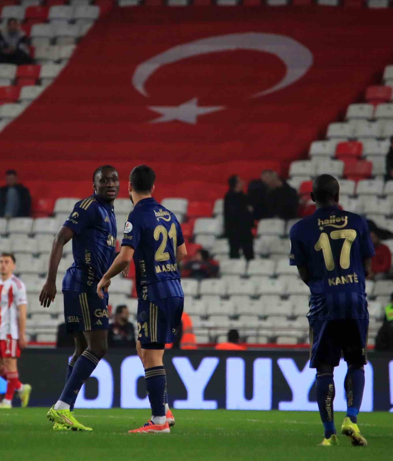 Trendyol Süper Lig: Antalyaspor: 2 - Fenerbahçe: 2 (Maç sonucu)
