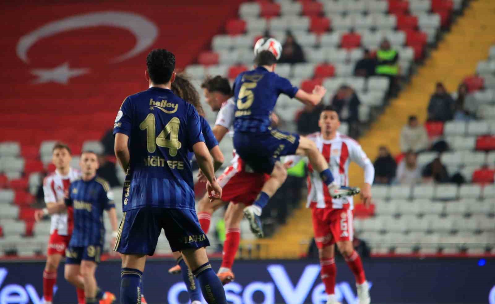 Trendyol Süper Lig: Antalyaspor: 2 - Fenerbahçe: 2 (Maç sonucu)
