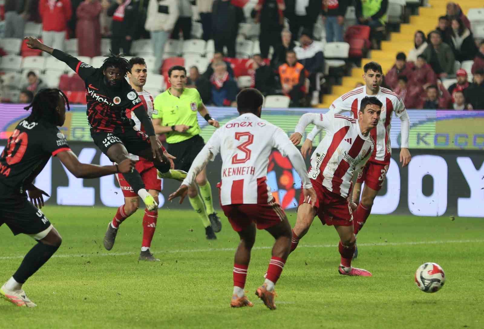 Trendyol Süper Lig: Antalyaspor: 2 - Gençlerbirliği: 1 (Maç sonucu)
