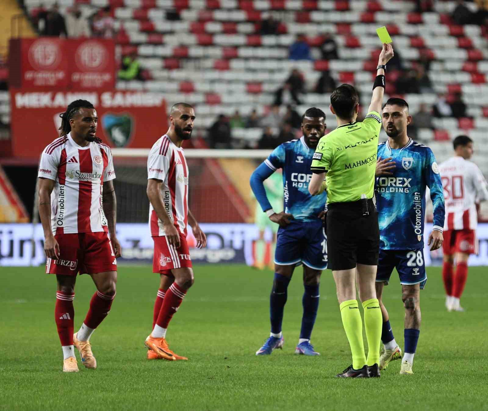 Trendyol Süper Lig: Antalyaspor: 2 - Samsunspor: 0 (İlk yarı)
