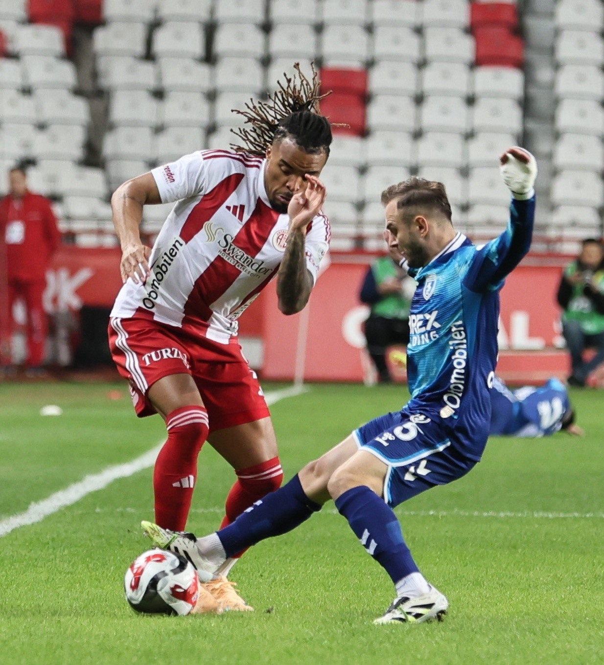Trendyol Süper Lig: Antalyaspor: 2 - Samsunspor: 0 (İlk yarı)
