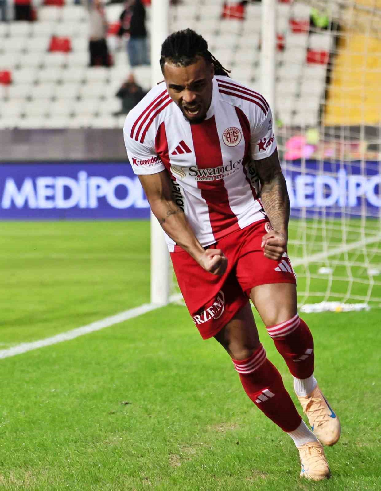 Trendyol Süper Lig: Antalyaspor: 2 - Samsunspor: 0 (İlk yarı)
