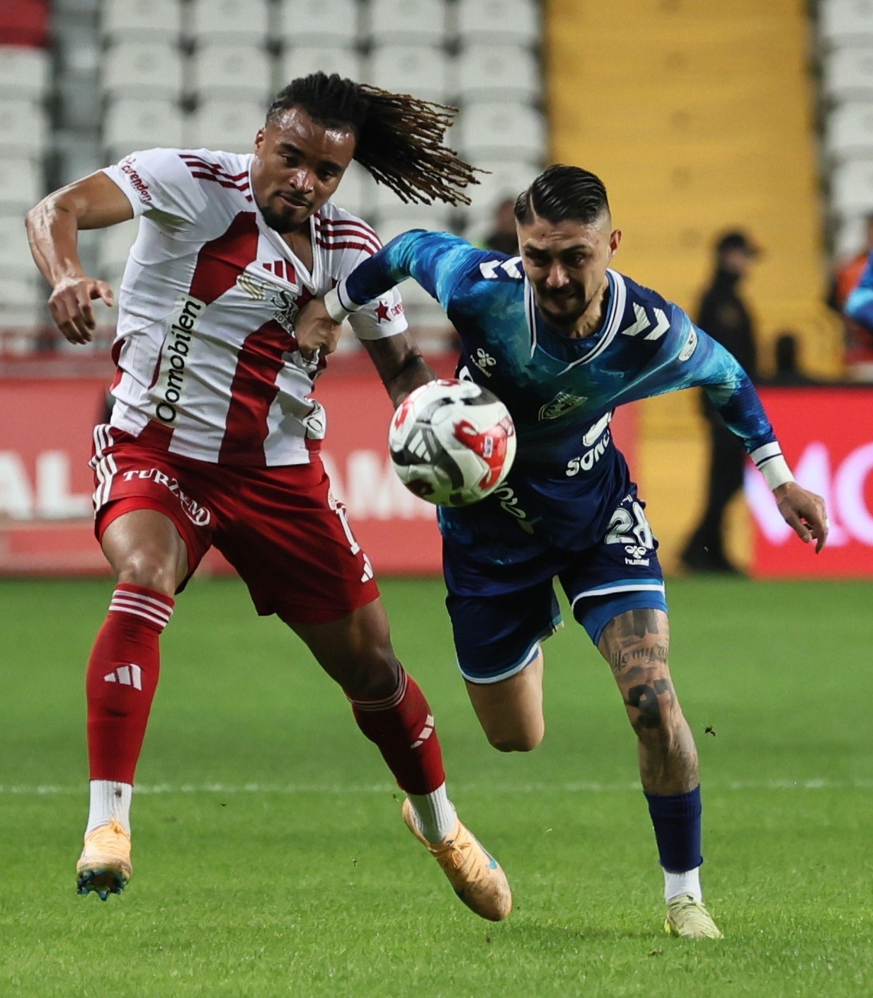 Trendyol Süper Lig: Antalyaspor: 2 - Samsunspor: 0 (İlk yarı)
