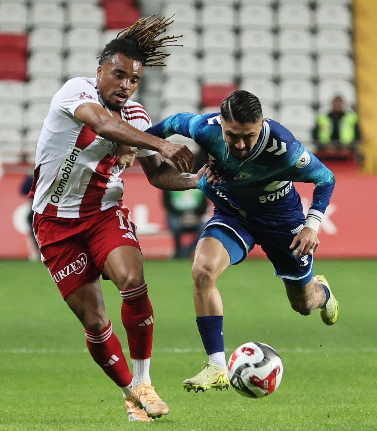 Trendyol Süper Lig: Antalyaspor: 2 - Samsunspor: 0 (İlk yarı)
