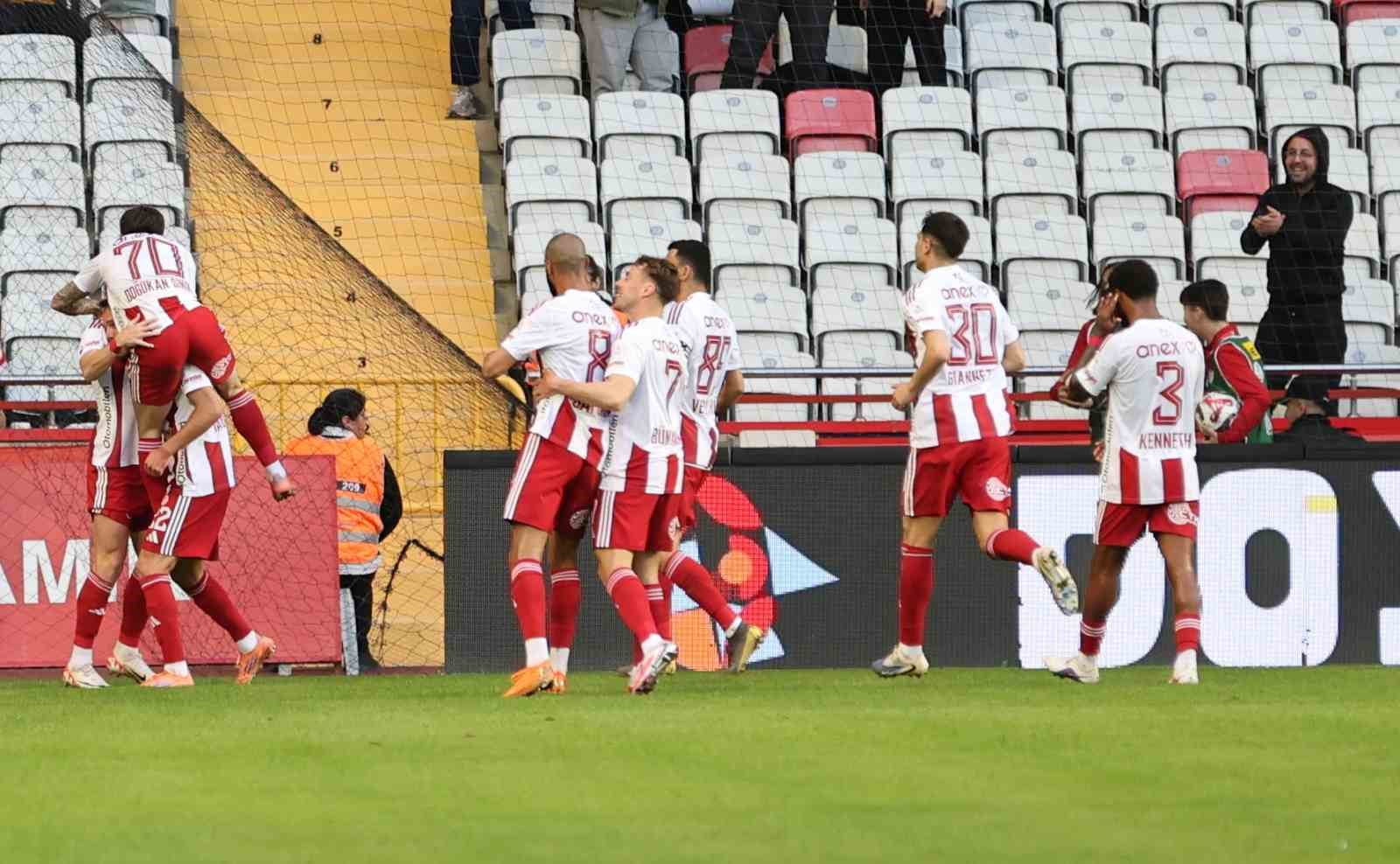 Trendyol Süper Lig: Antalyaspor: 3 - Eyüpspor: 0 (Maç sonucu)

