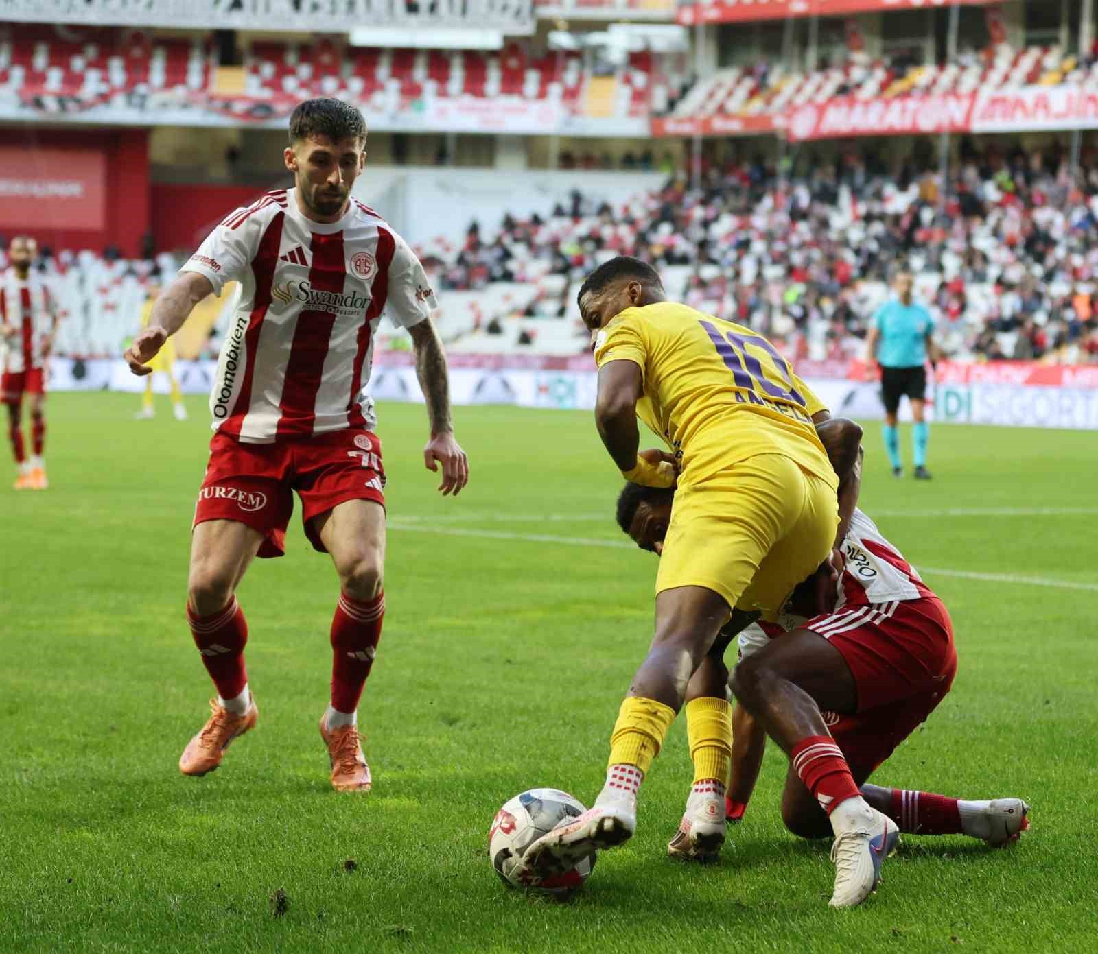 Trendyol Süper Lig: Antalyaspor: 3 - Eyüpspor: 0 (Maç sonucu)
