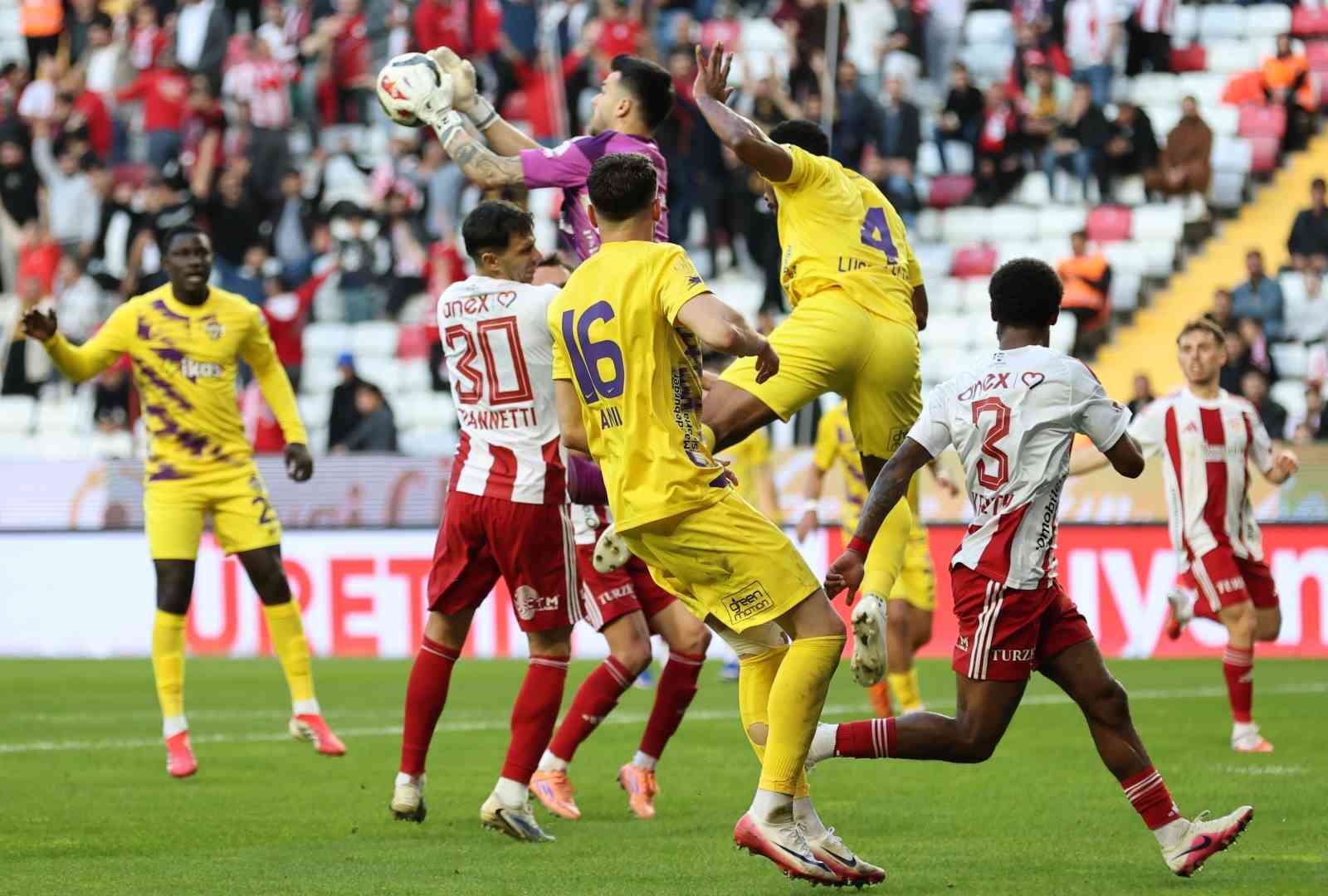 Trendyol Süper Lig: Antalyaspor: 3 - Eyüpspor: 0 (Maç sonucu)
