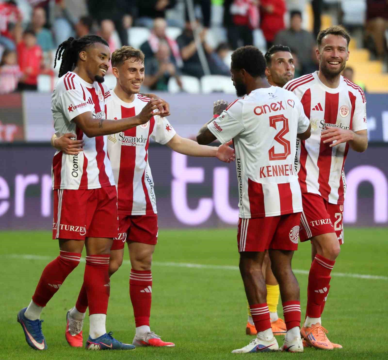 Trendyol Süper Lig: Antalyaspor: 3 - Eyüpspor: 0 (Maç sonucu)
