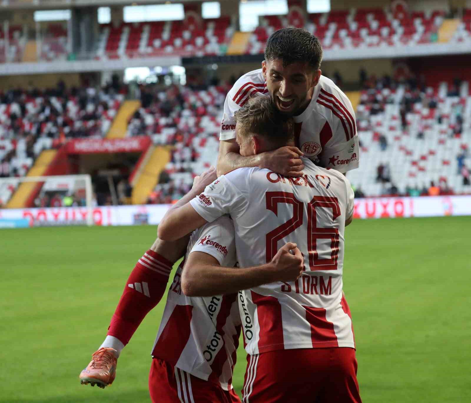 Trendyol Süper Lig: Antalyaspor: 3 - Eyüpspor: 0 (Maç sonucu)
