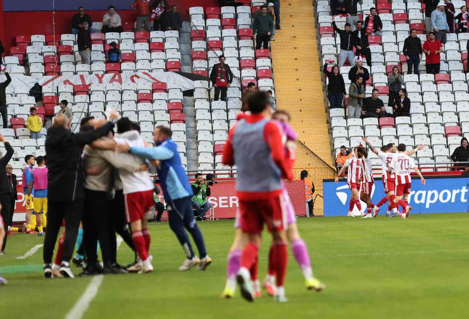 Trendyol Süper Lig: Antalyaspor: 3 - Eyüpspor: 0 (Maç sonucu)
